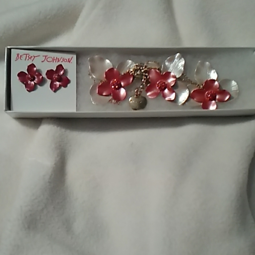 Earrings necklace